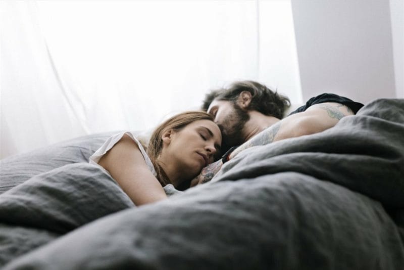 Картинки пары спят в обнимку (100 фото) #79