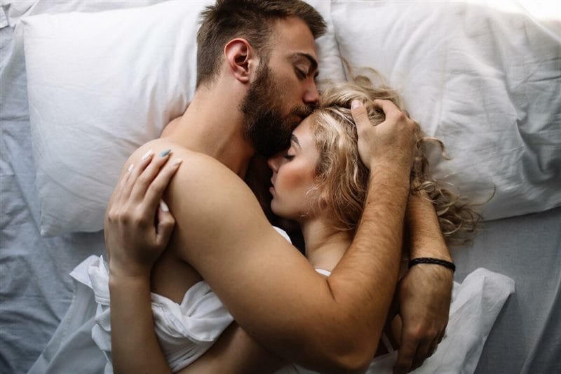 Картинки пары спят в обнимку (100 фото) #30