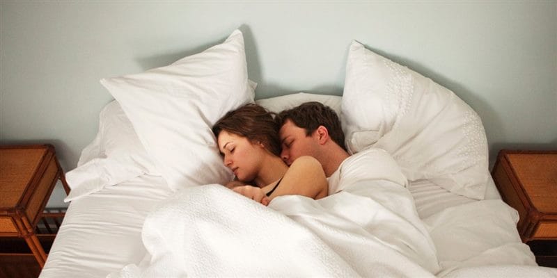 Картинки пары спят в обнимку (100 фото) #80