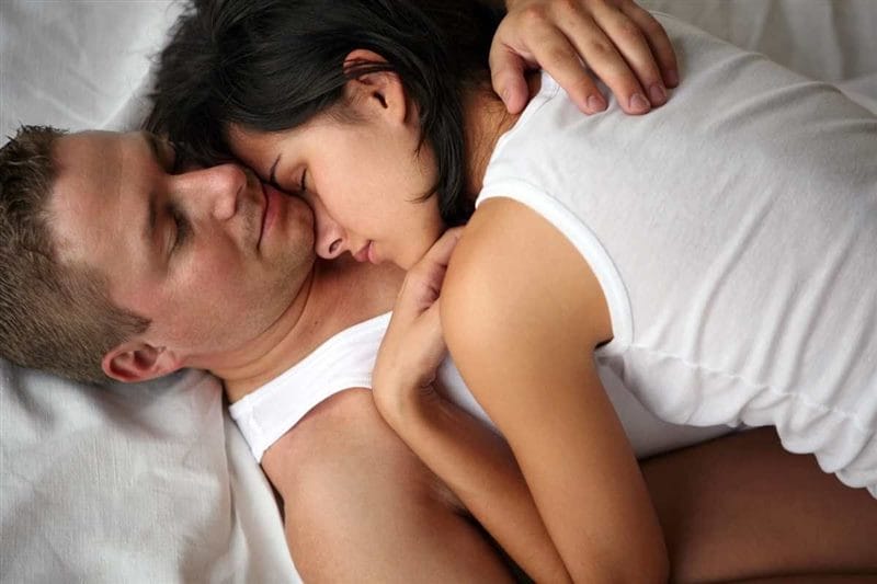 Картинки пары спят в обнимку (100 фото) #76