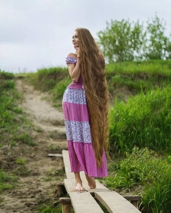 Девушки с длинными волосами (110 фото) #29