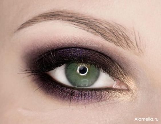 Дневной и вечерний макияж для зеленых глаз и темных волос: пошаговые фото, видео #7