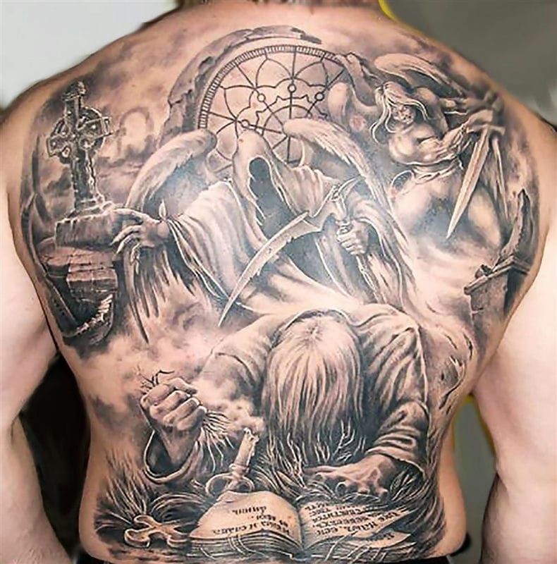 Эскизы татуировок на спине для мужчин с фото #35