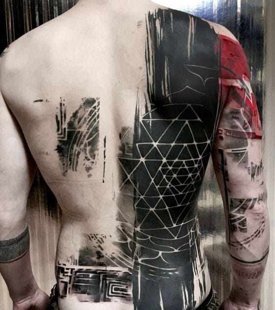 Эскизы татуировок на спине для мужчин с фото #34