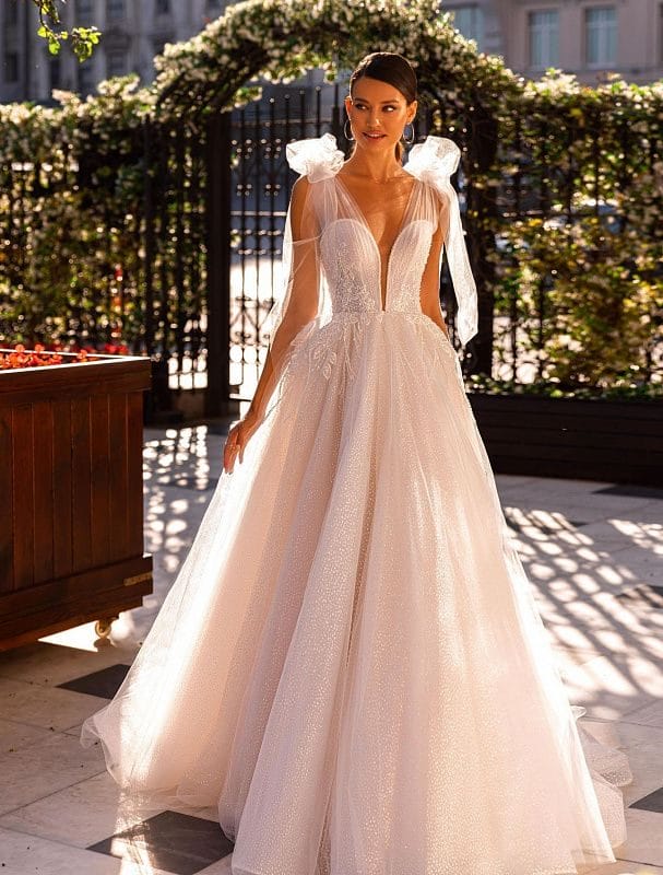 Красивые и модные свадебные платья 2022 года с фото #39