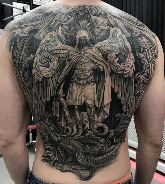Эскизы татуировок на спине для мужчин с фото #1