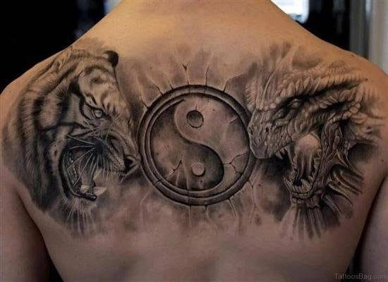 Эскизы татуировок на спине для мужчин с фото #26