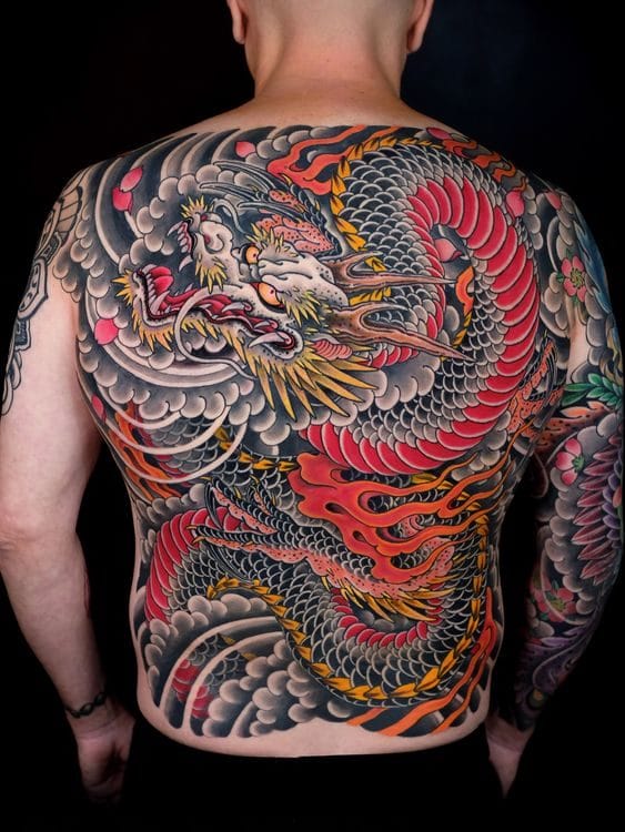Эскизы татуировок на спине для мужчин с фото #6
