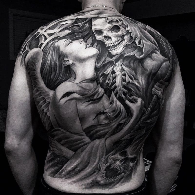 Эскизы татуировок на спине для мужчин с фото #27
