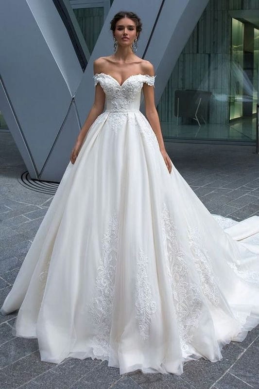 Красивые и модные свадебные платья 2022 года с фото #3