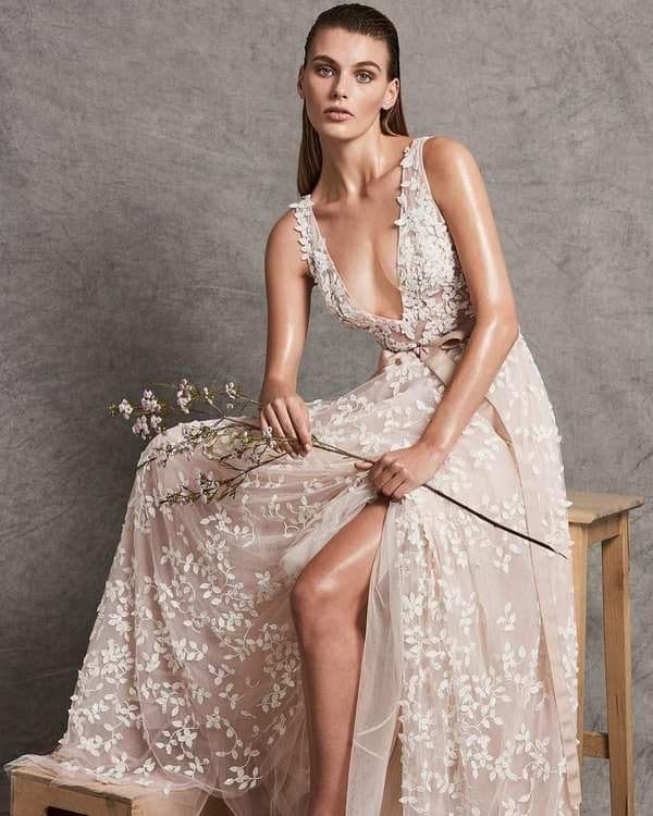 Красивые и модные свадебные платья 2022 года с фото #45