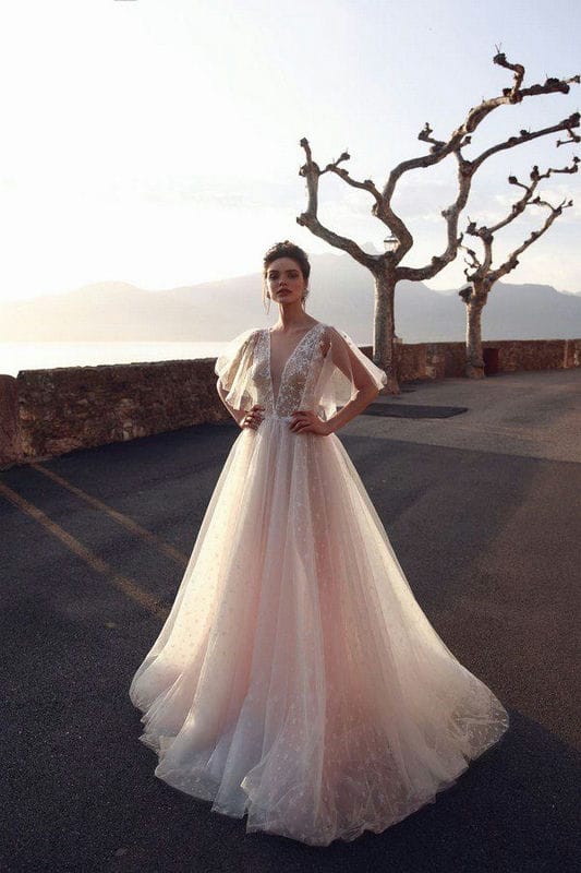 Красивые и модные свадебные платья 2022 года с фото #75