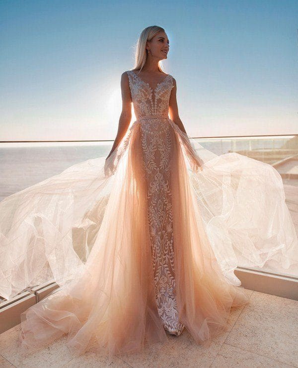 Красивые и модные свадебные платья 2022 года с фото #49