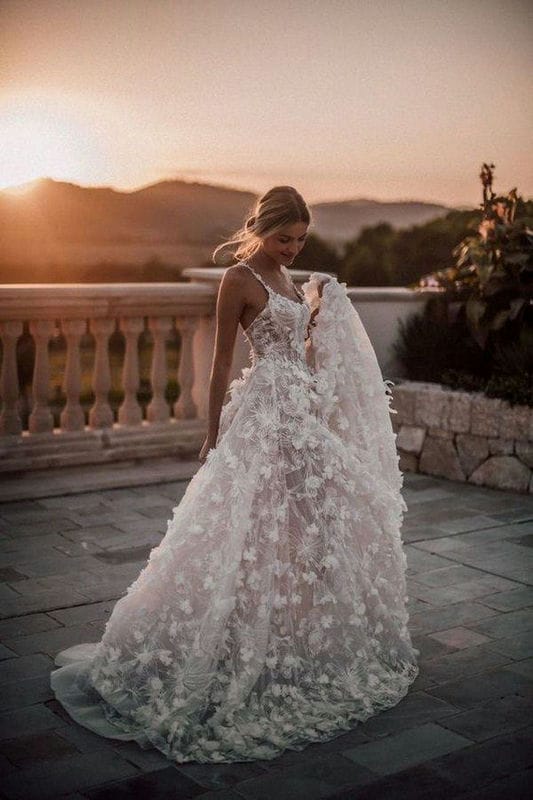Красивые и модные свадебные платья 2022 года с фото #69