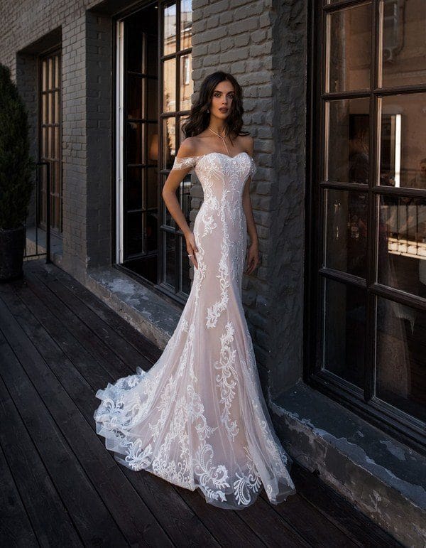 Красивые и модные свадебные платья 2022 года с фото #15