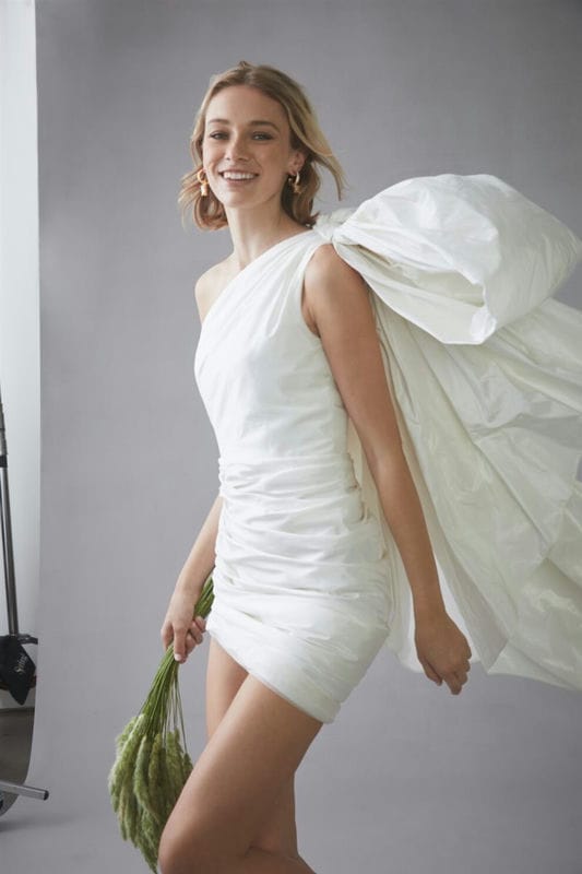 Красивые и модные свадебные платья 2022 года с фото #43