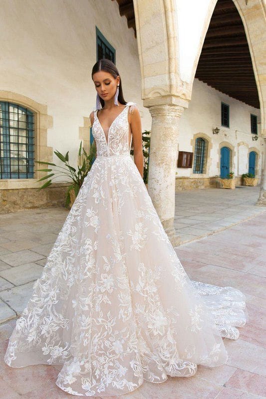 Красивые и модные свадебные платья 2022 года с фото #80