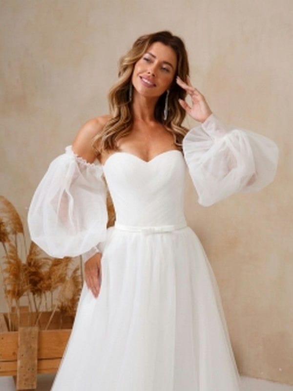 Красивые и модные свадебные платья 2022 года с фото #28