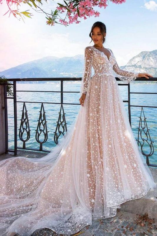 Красивые и модные свадебные платья 2022 года с фото #76