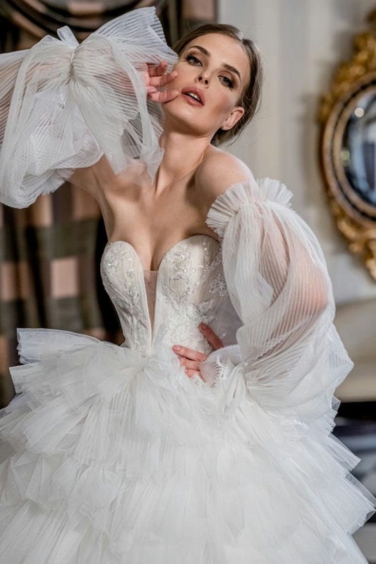 Красивые и модные свадебные платья 2022 года с фото #27