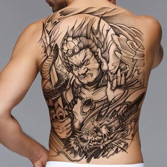 Эскизы татуировок на спине для мужчин с фото #39