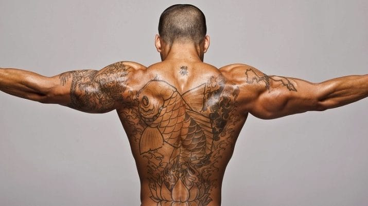 Эскизы татуировок на спине для мужчин с фото #40