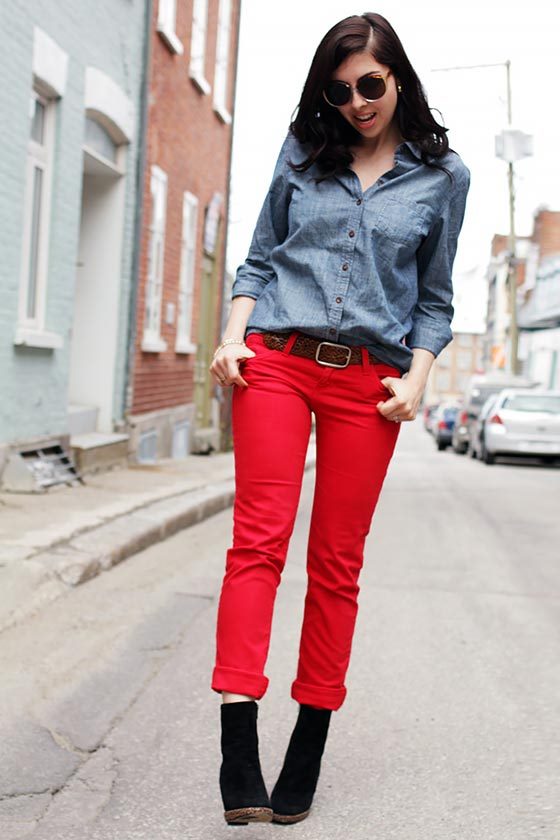 С чем носить красные брюки, джинсы #76