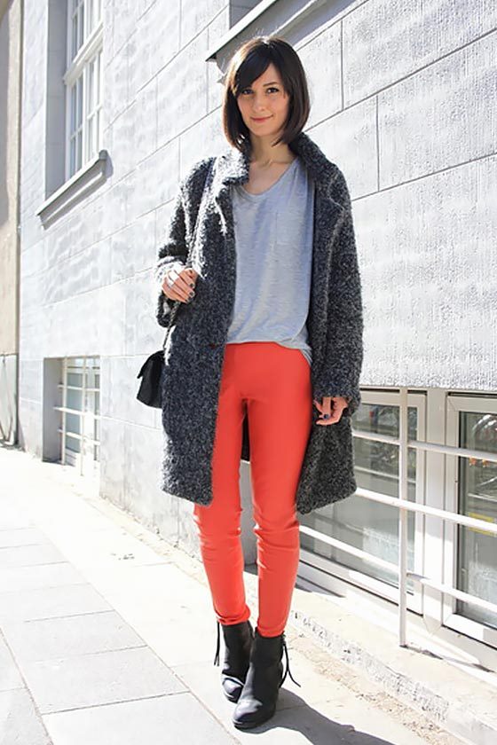 С чем носить красные брюки, джинсы #77