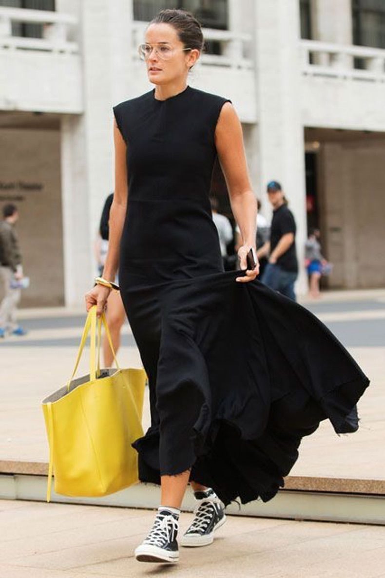 Черное платье с кроссовками (кедами) — фото, обазы #24