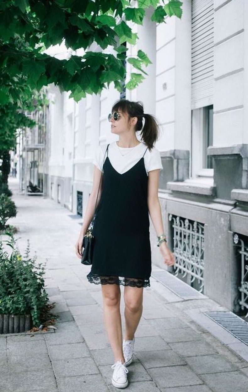 Черное платье с кроссовками (кедами) — фото, обазы #10