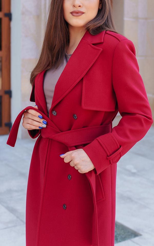 С чем носить красное пальто (алое, темное) — фото 2022 #44