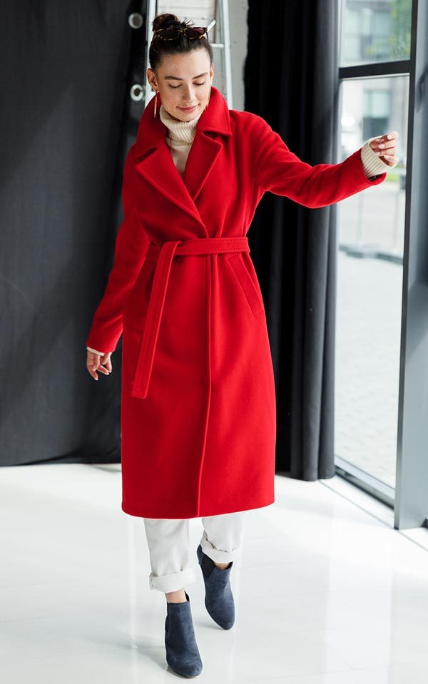 С чем носить красное пальто (алое, темное) — фото 2022 #46