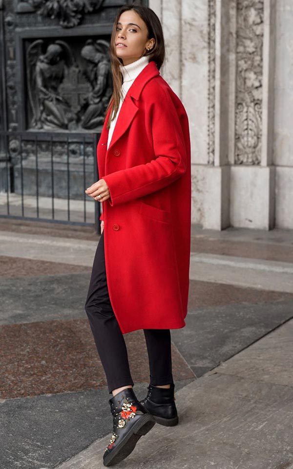 С чем носить красное пальто (алое, темное) — фото 2022 #40