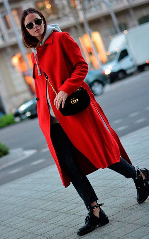 С чем носить красное пальто (алое, темное) — фото 2022 #31