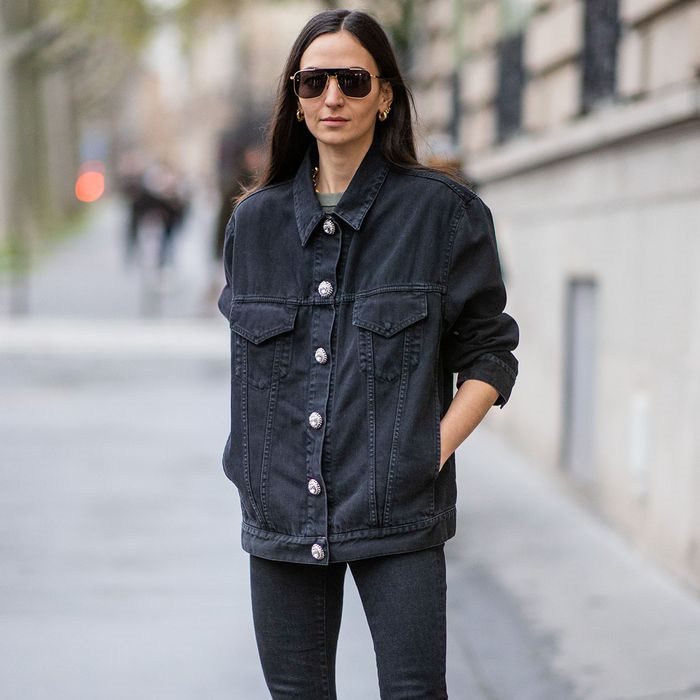 Черная джинсовая куртка — с чем носить, фото #6