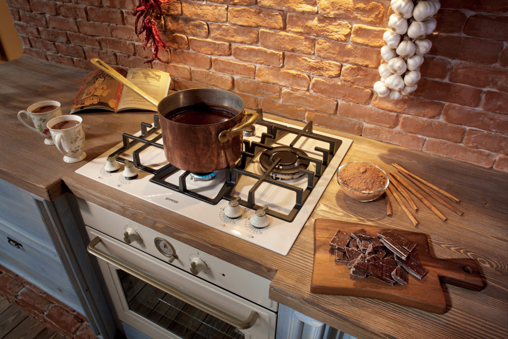  Подходящая плита для кухни в старинном стиле