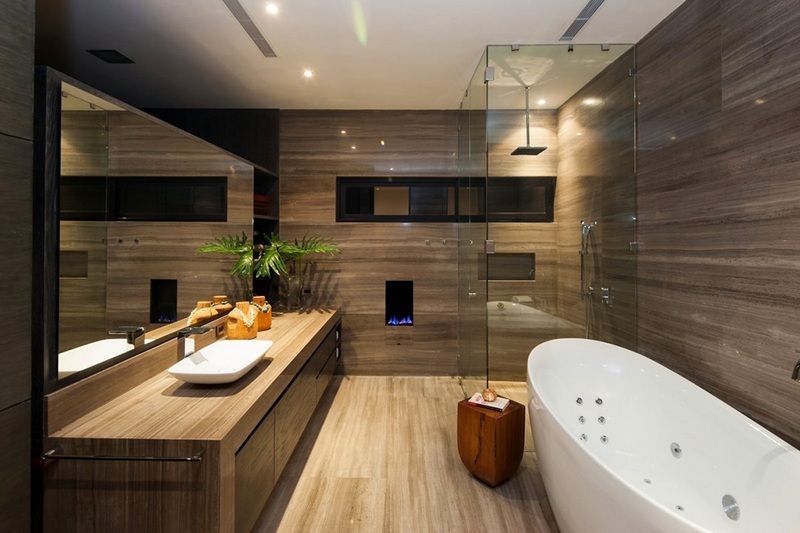  Ванная комната с элементами деревянной отделки выглядит очень уютно